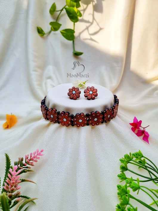 Handmade Hues: Floral Choker for a Vibrant Statement