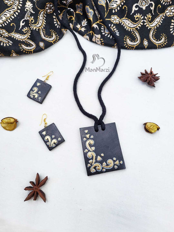 Gold-Engraved Black Terracotta Set | Manmarzi