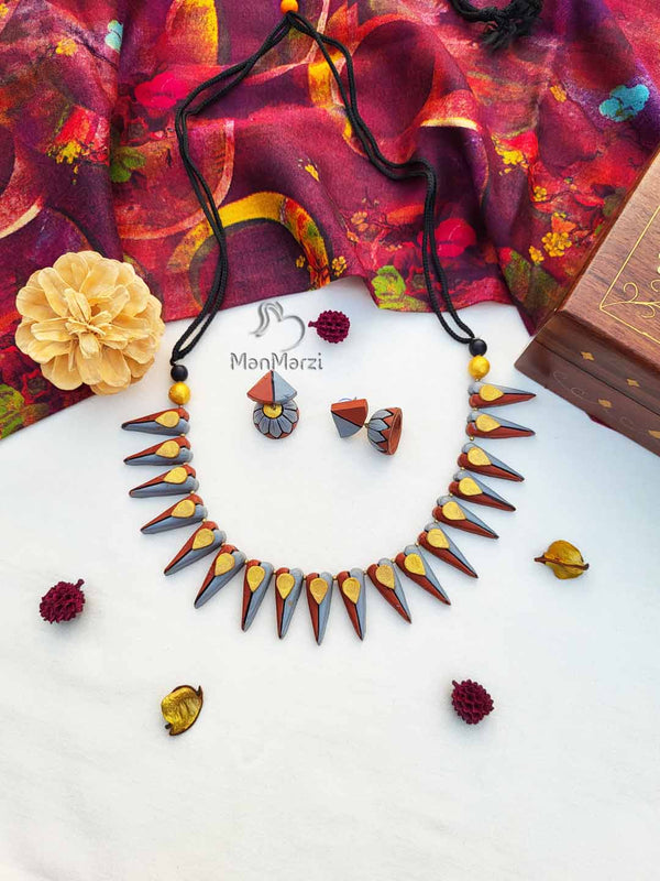 Passion Peak- Handcrafted Spike Terracotta Jewellery Set | Manmarzi