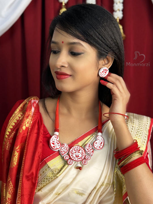 Agomoni- Red & White Jewellery Set with Lotus Design| Manmarzi