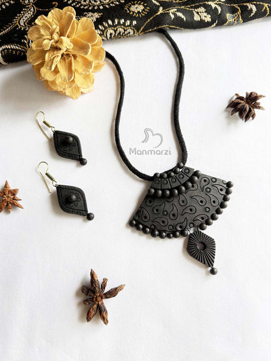 Black Terracotta Jewellery set from Manmarzi
