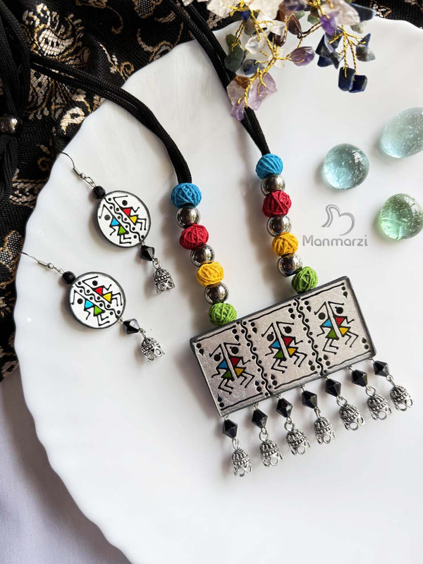 Chitra Gaatha – Handpainted Warli Art Glass Jewellery Set | Manmarzi