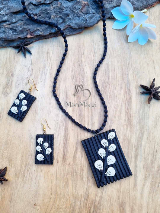 Handcrafted Black & White Petal Palette Terracotta  Jewellery Set from manmarzi