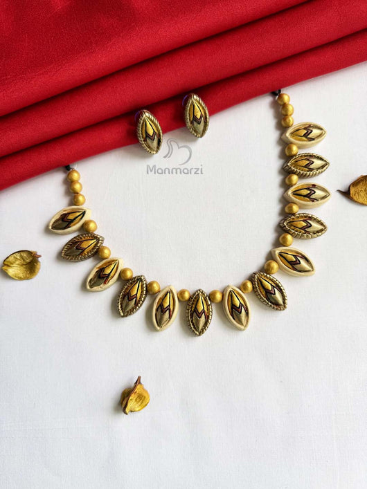 Suvarna- Classic Terracotta Jewellery Set With Earstuds | Manmarzi