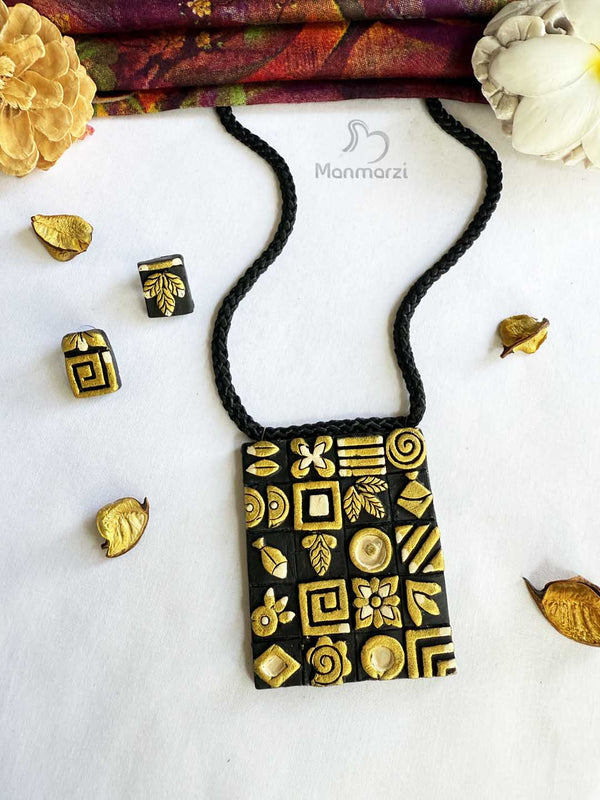 color_Black & Golden
