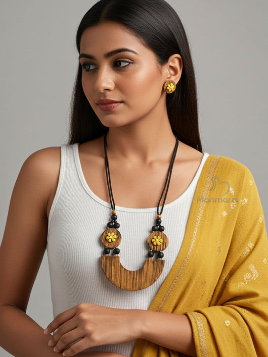 Urvi- Handcrafted Brown Crescent Jewellery Set With Floral Detailing