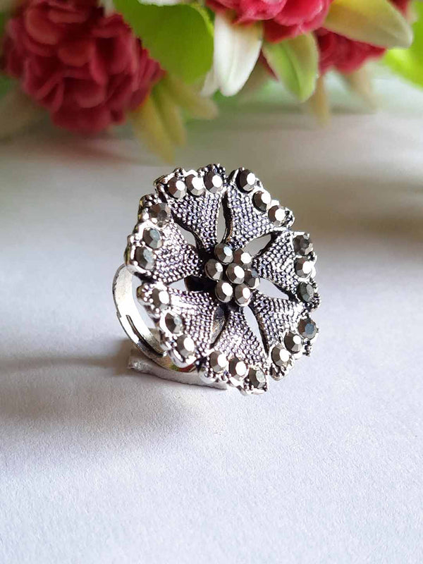 Beautiful finger ring from ManMarzi
