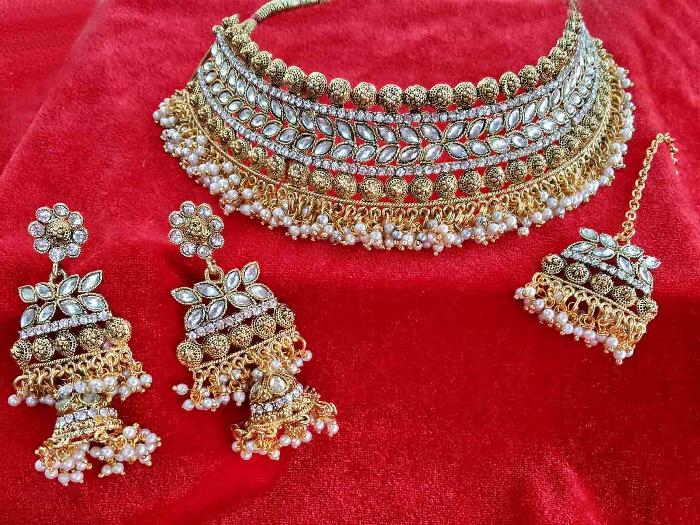 Gold plated Kundan Jewelry Set with Maangtika
