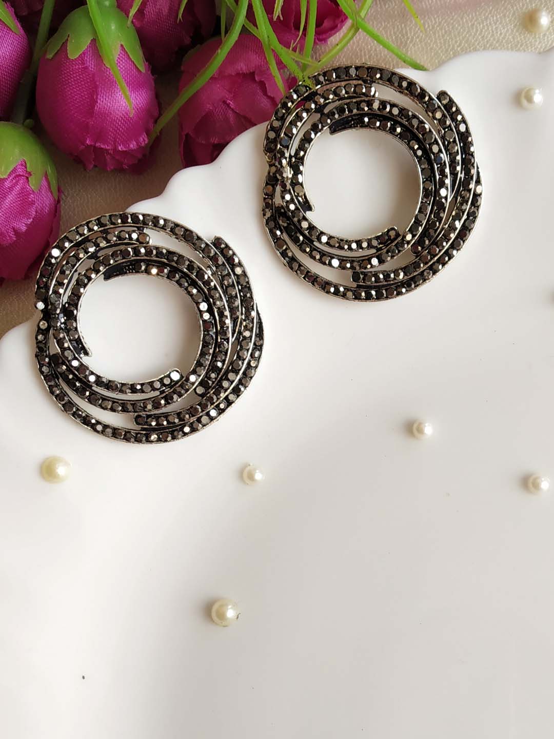 round earrings from ManMarzi